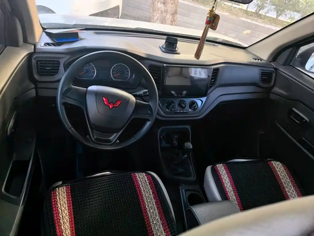 Wuling Hongguang V — миниатюра 5