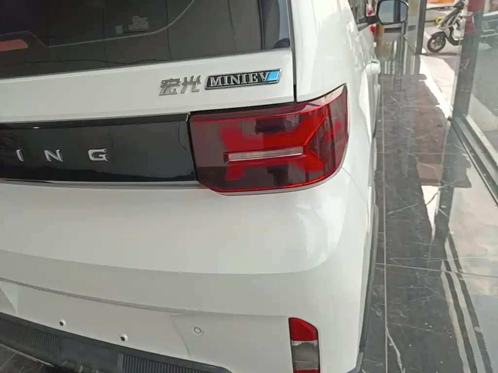 Wuling MINIEV — миниатюра 8
