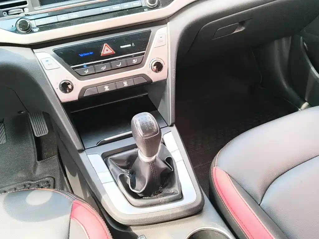Hyundai Elantra — миниатюра 14