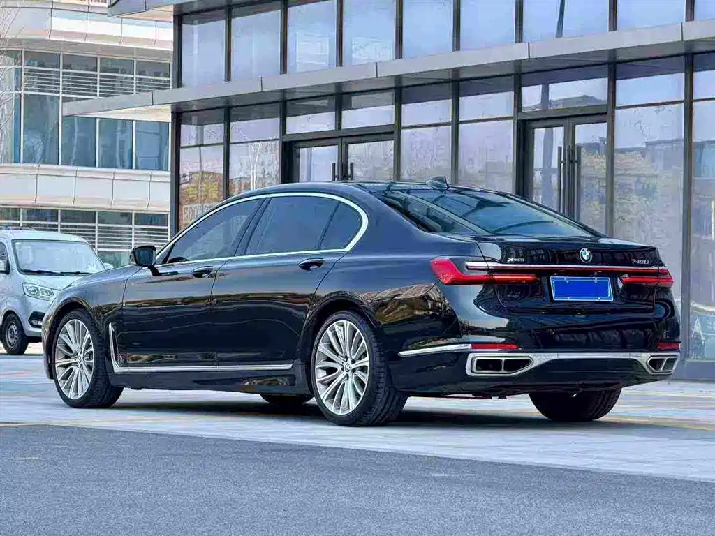 BMW 7 Series — миниатюра 4