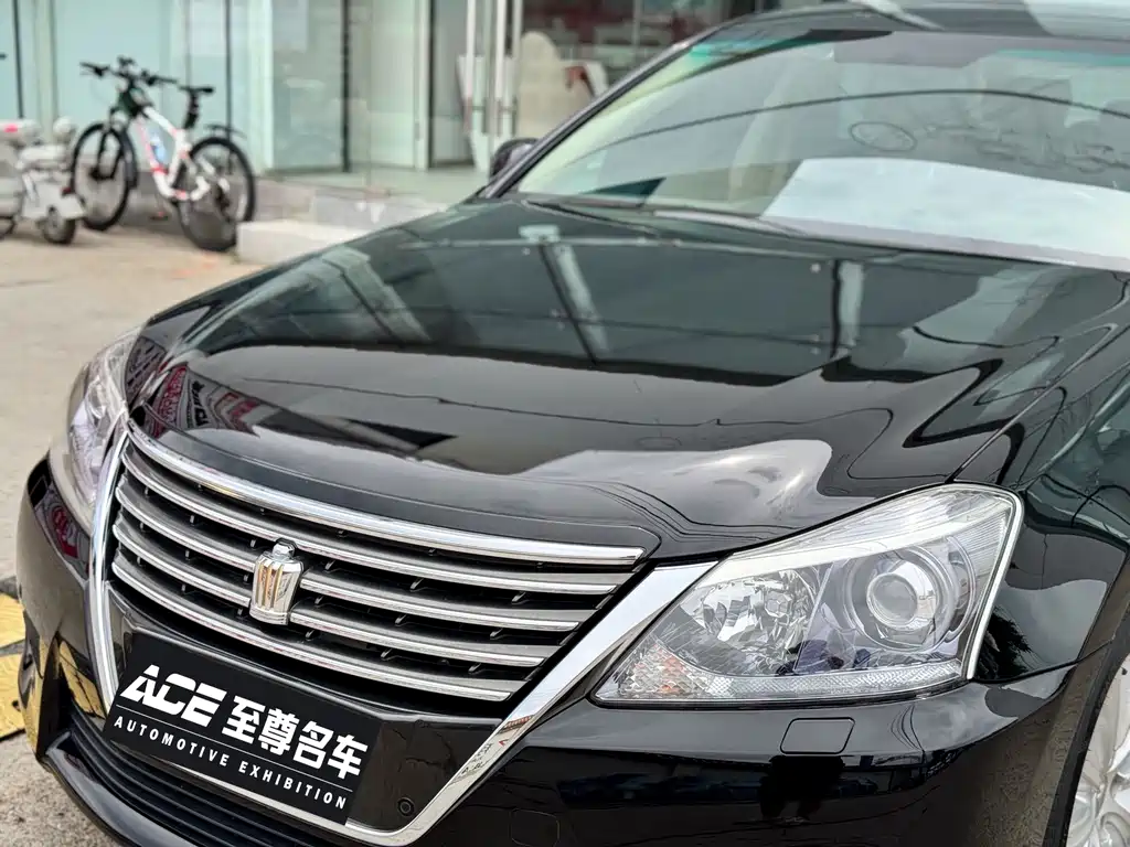 Toyota Crown — миниатюра 7