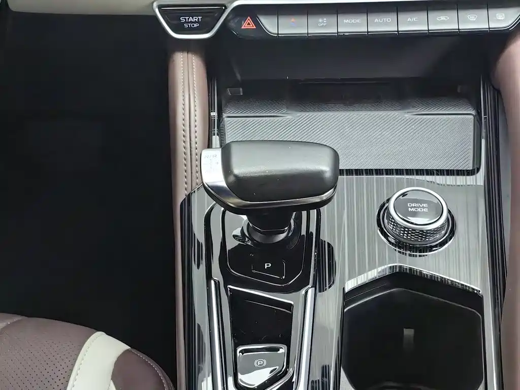 Geely Xingyue L — миниатюра 13