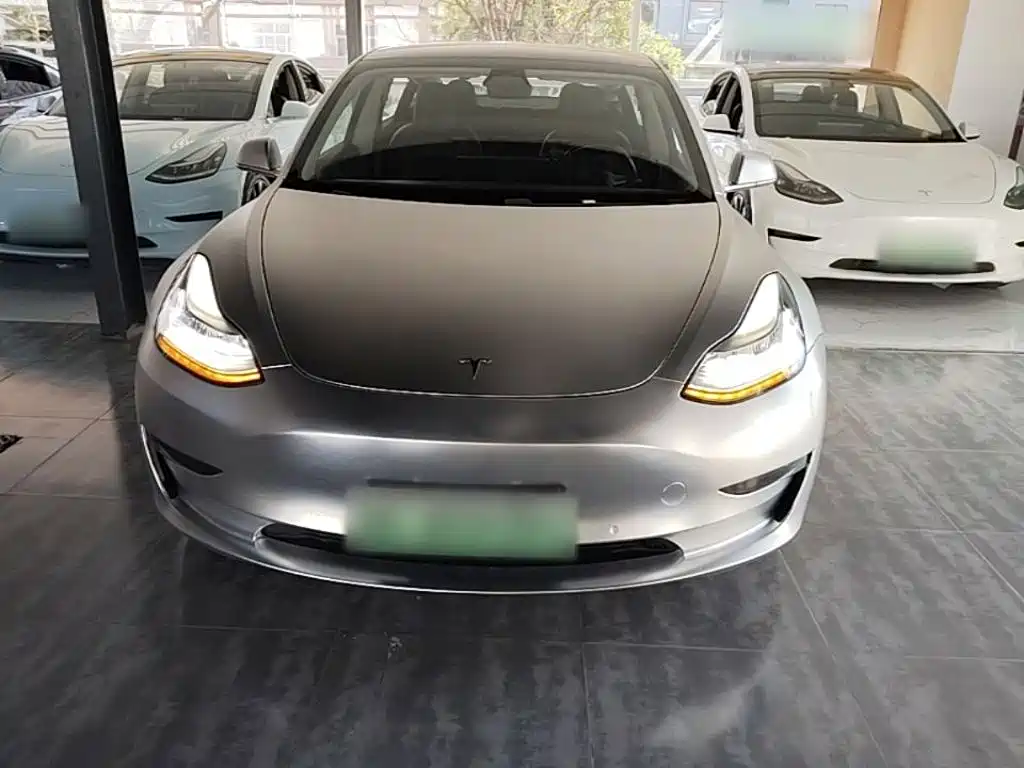 Tesla Model 3 — миниатюра 3