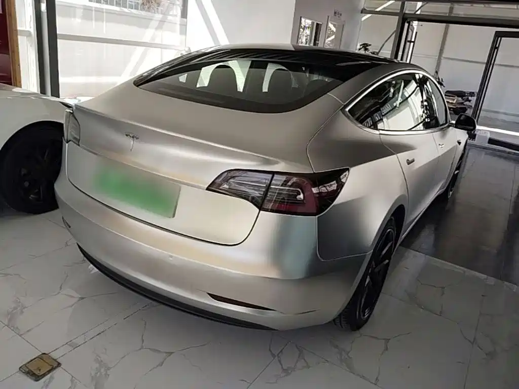 Tesla Model 3 — миниатюра 7