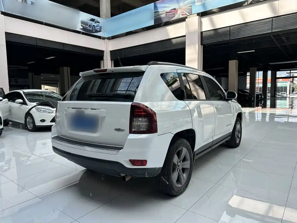 Jeep Compass (Import) — миниатюра 7