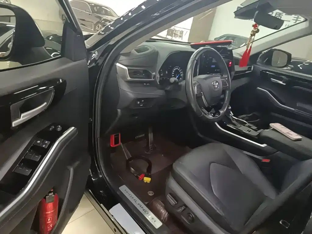 Toyota Highlander — миниатюра 16