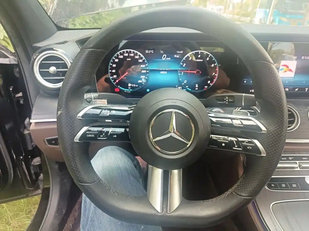 Mercedes-Benz E-Class — миниатюра 11
