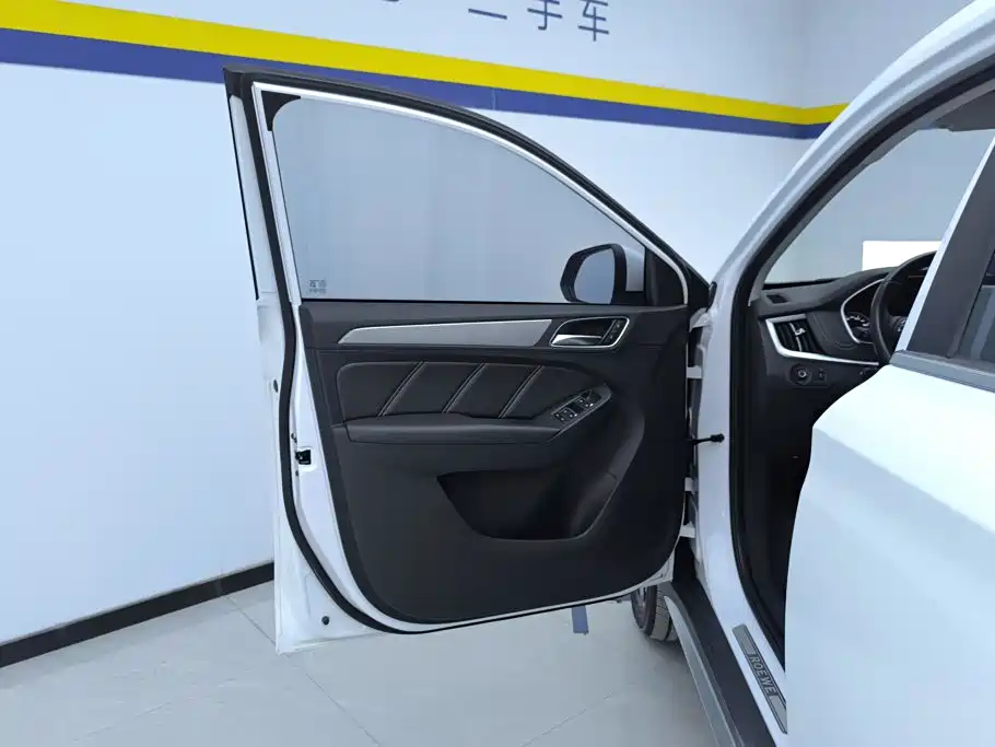 Roewe RX5 — миниатюра 7