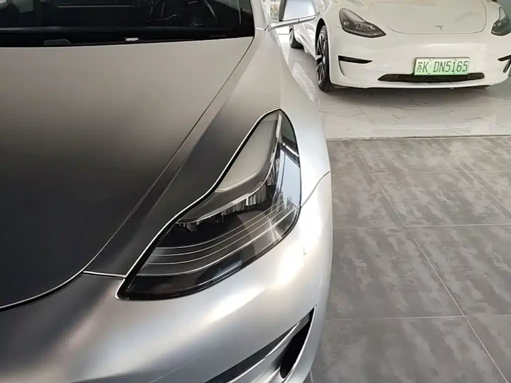 Tesla Model 3 — миниатюра 24