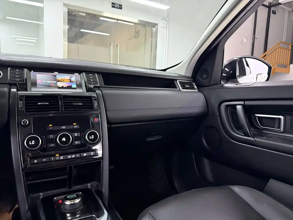 Land Rover Discovery Sport — миниатюра 18
