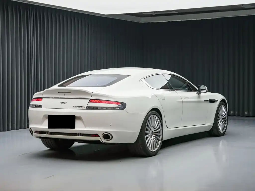 Aston Martin Rapide — миниатюра 4