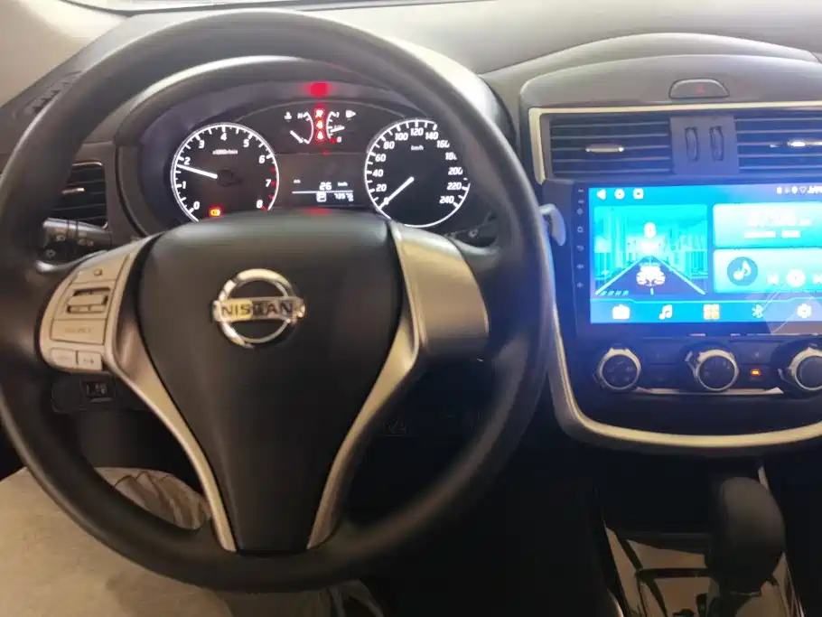 Nissan Tiida — миниатюра 12
