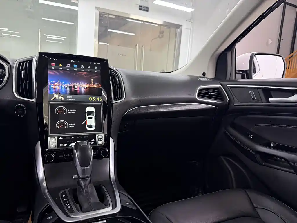 Ford Edge — миниатюра 18