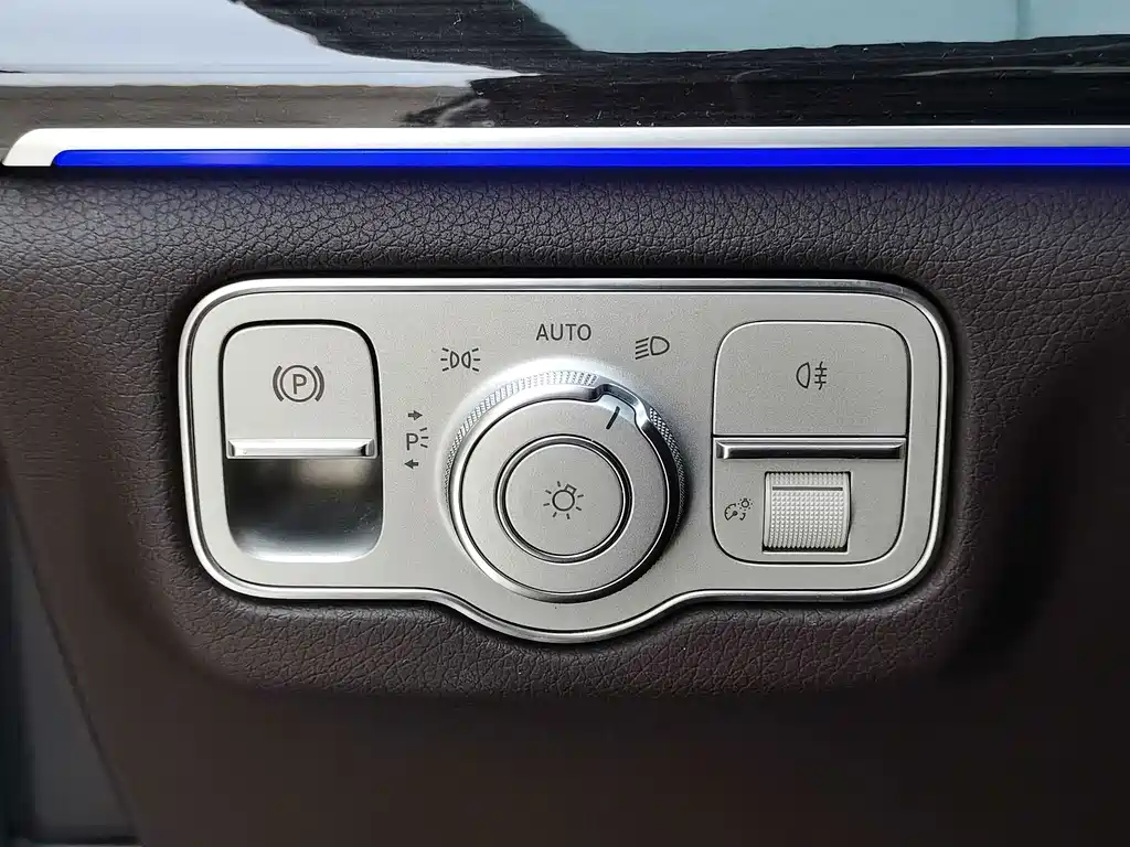Mercedes-Benz GLE (Import) — миниатюра 25