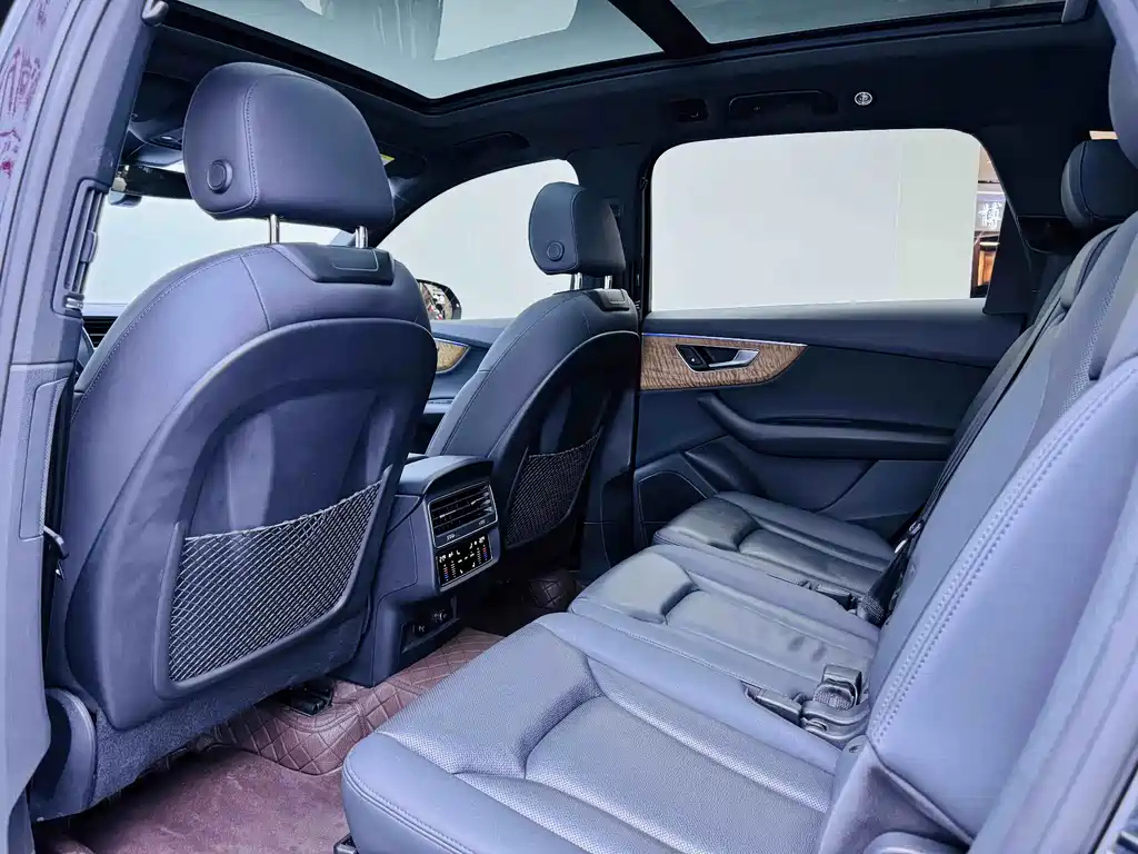 Audi Q7 — миниатюра 8