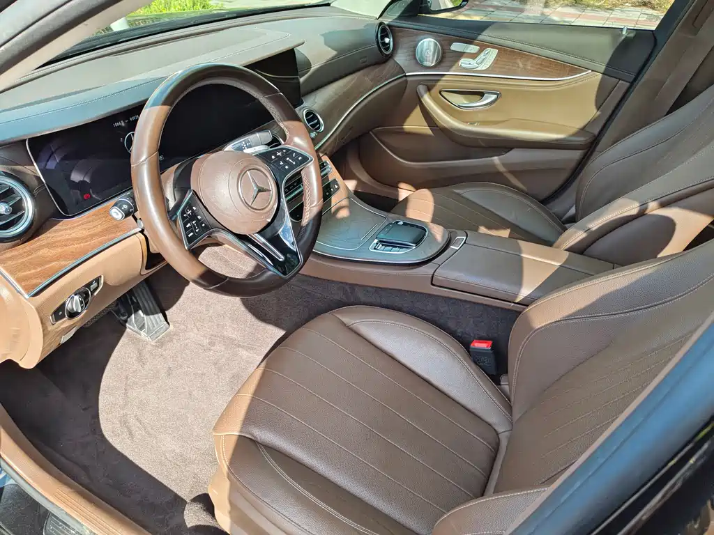 Mercedes-Benz E-Class — миниатюра 9