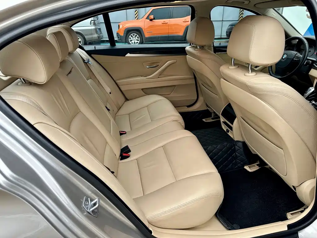 BMW 5 Series — миниатюра 11