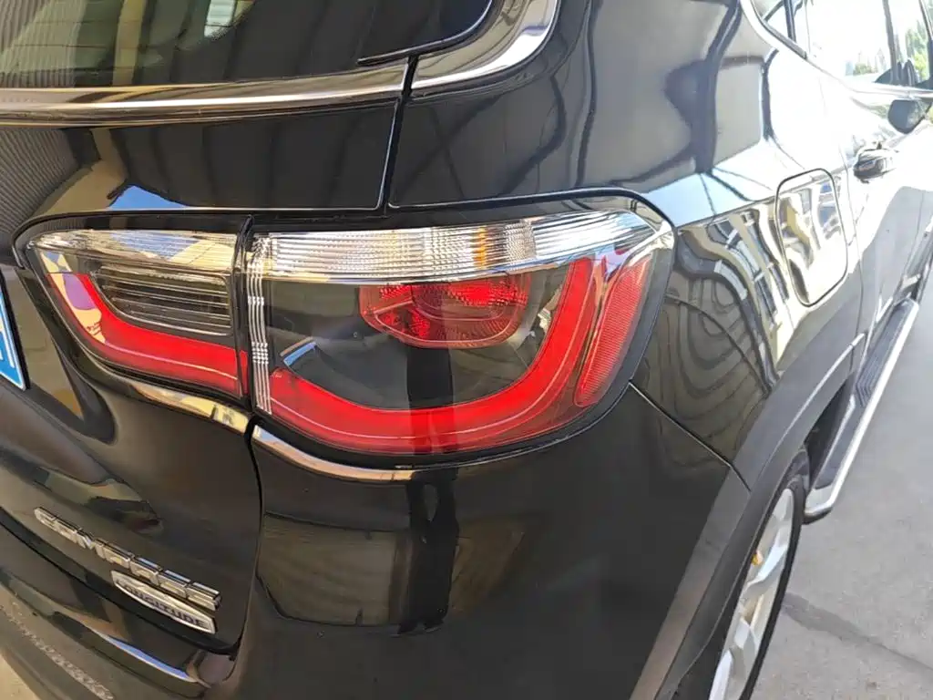 Jeep Compass — миниатюра 8
