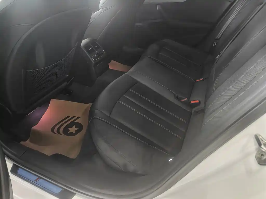 Audi A4L — миниатюра 10