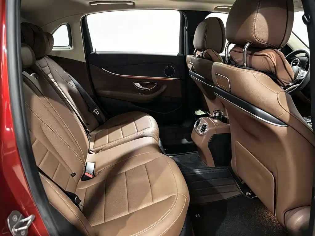 Mercedes-Benz E-Class — миниатюра 7