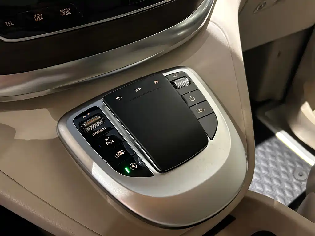 Mercedes-Benz V-Class — миниатюра 13