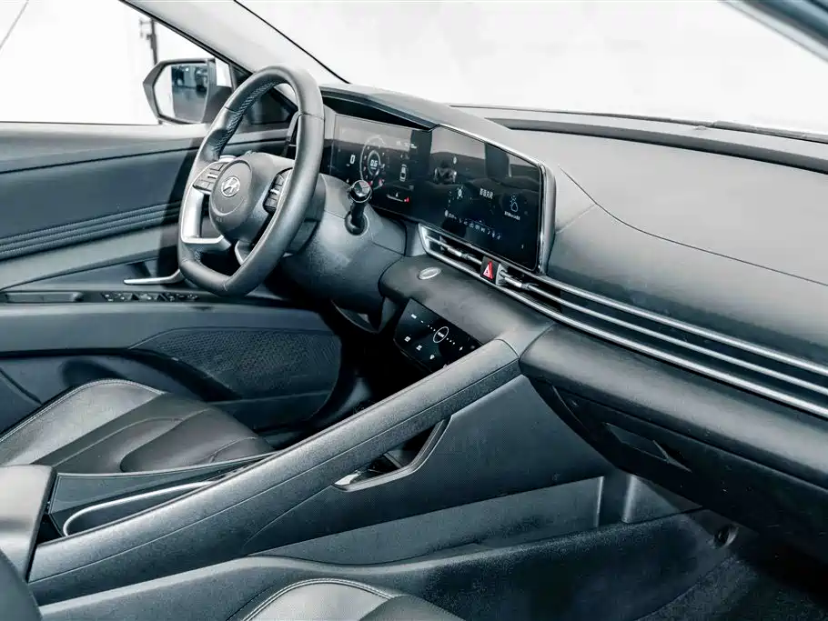 Hyundai Elantra — миниатюра 17
