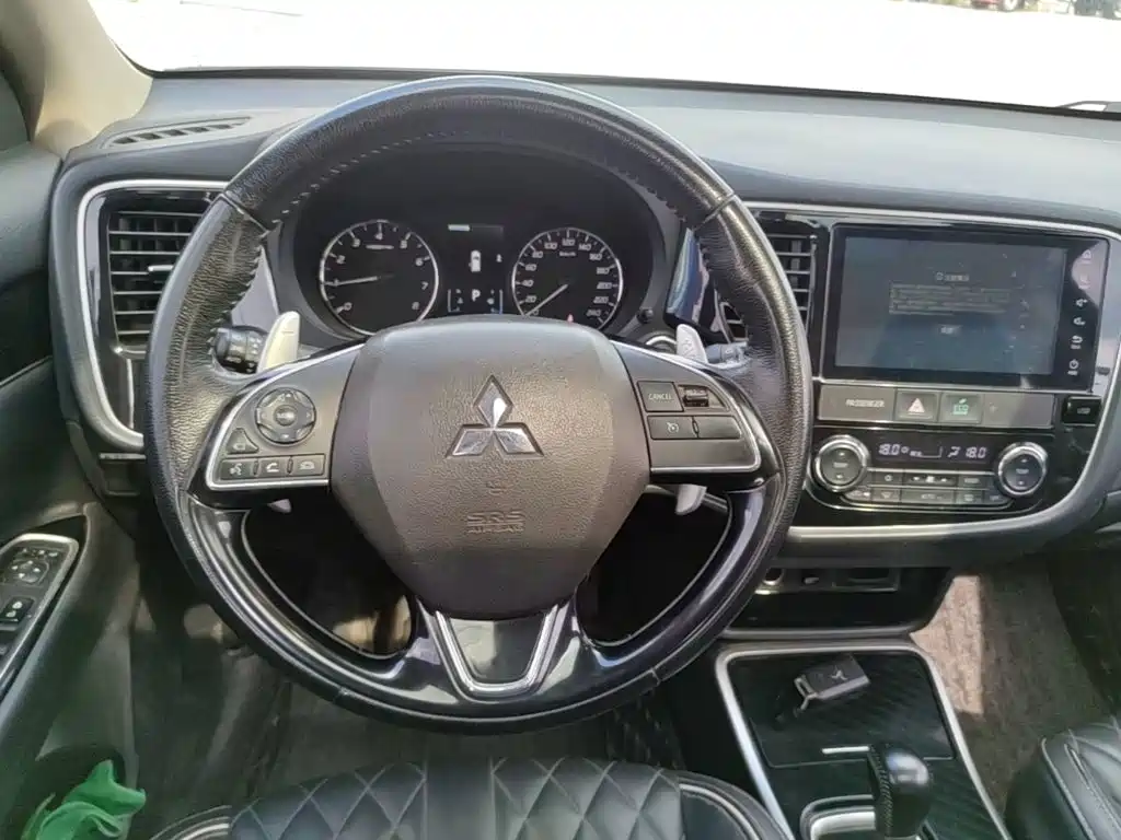 Mitsubishi Outlander — миниатюра 11