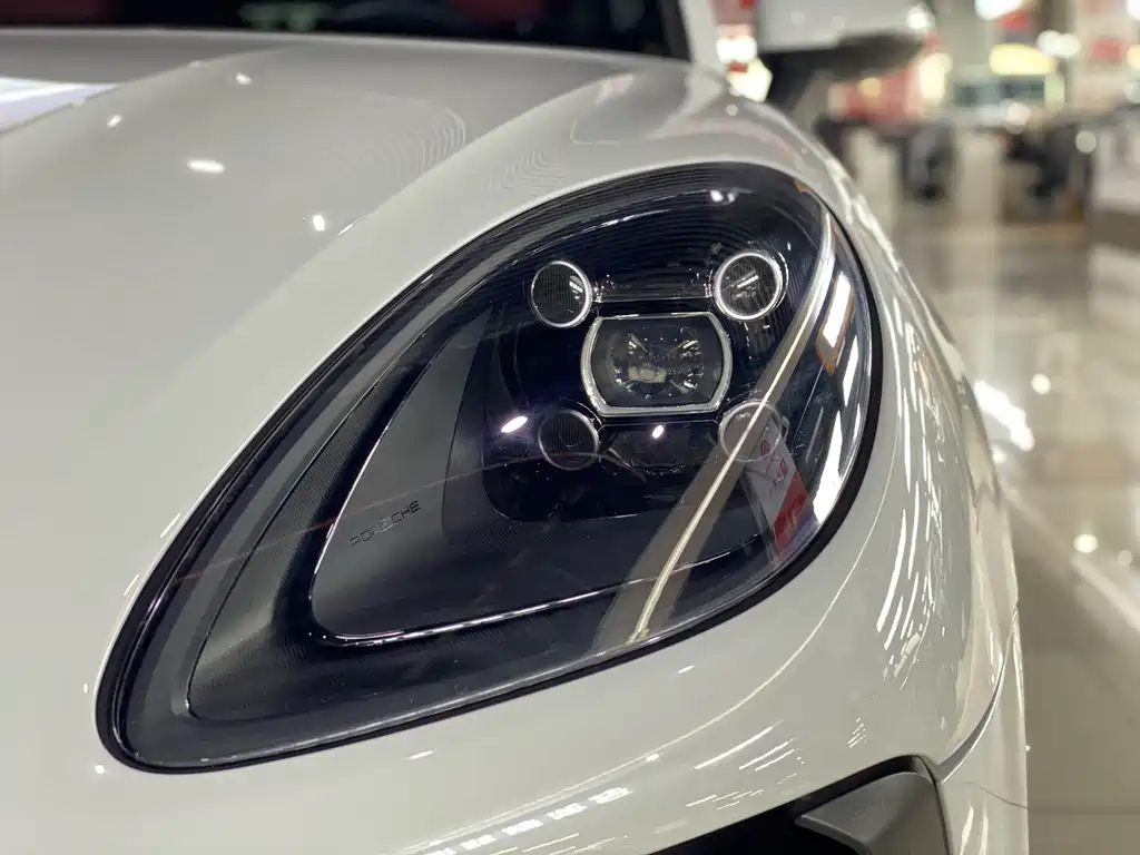 Porsche Macan — миниатюра 3