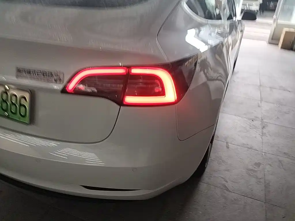 Tesla Model 3 — миниатюра 8