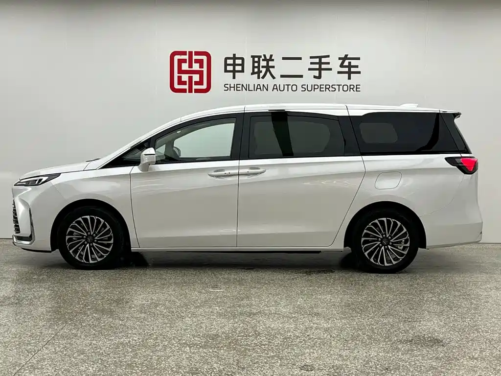 Buick GL8 Hybrid — миниатюра 5