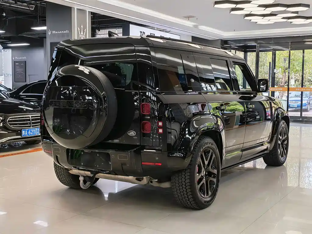 Land Rover Defender — миниатюра 7