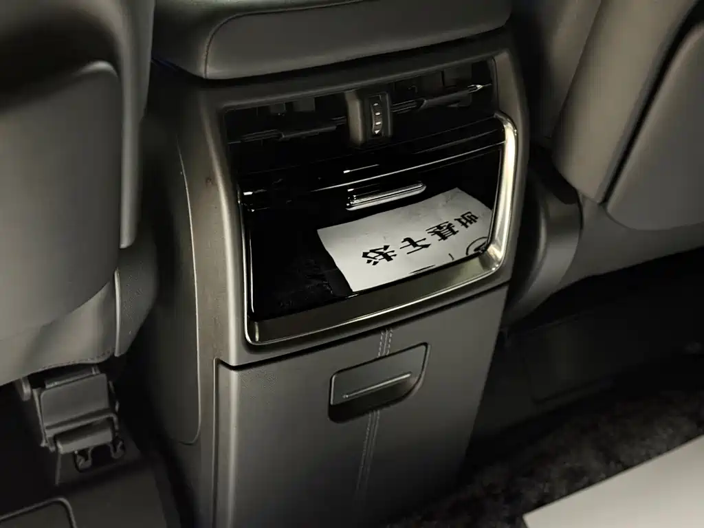 Toyota Alphard — миниатюра 19