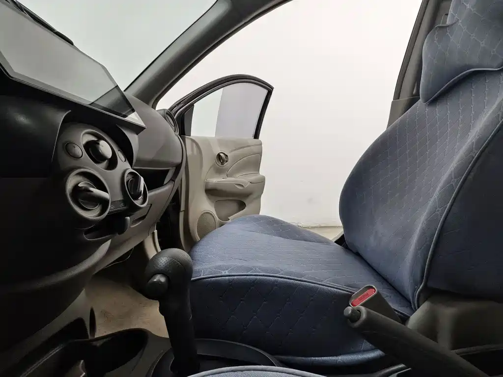 Nissan Sunny — миниатюра 11