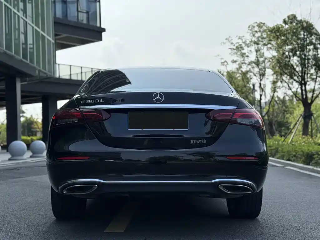 Mercedes-Benz E-Class — миниатюра 12