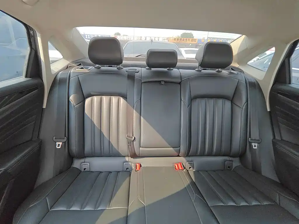 Volkswagen Passat PHEV — миниатюра 14