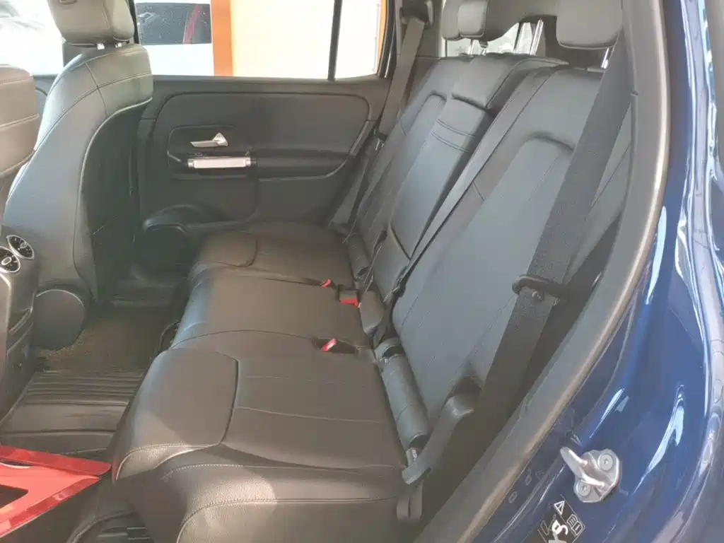 Mercedes-Benz GLB — миниатюра 17