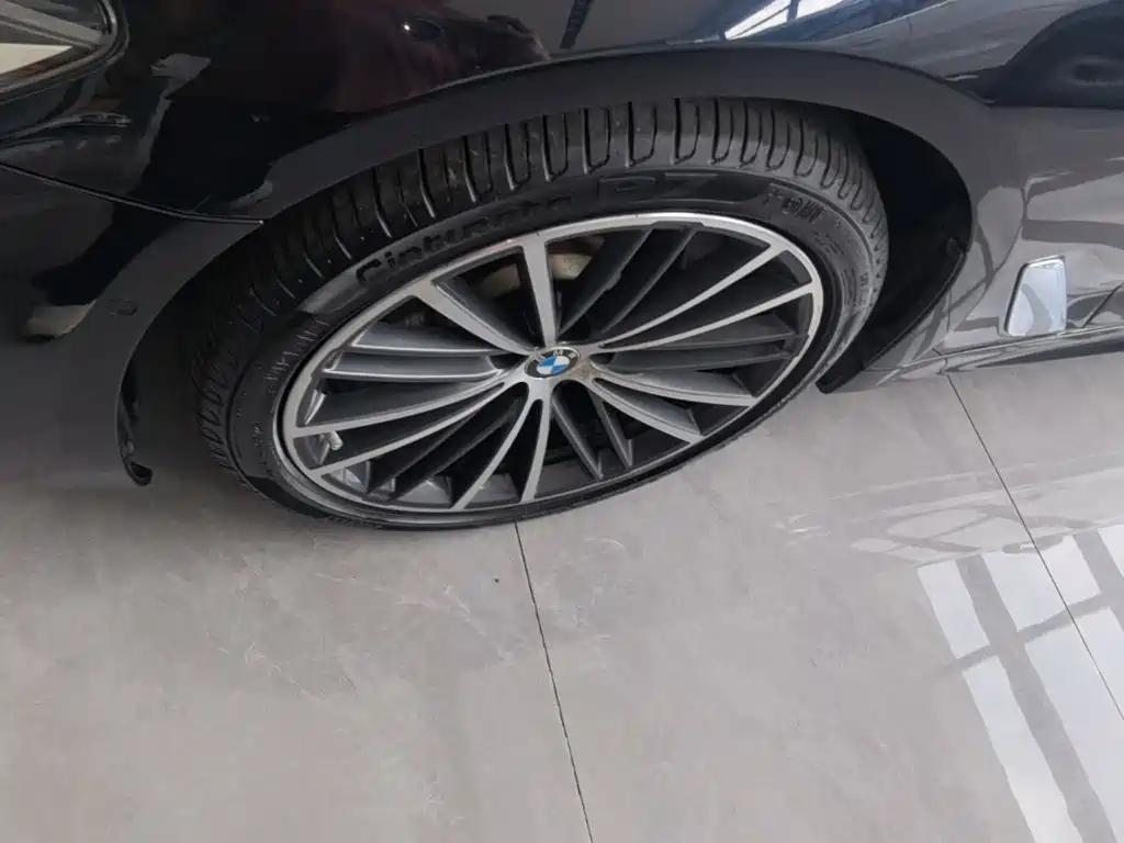 BMW 5 Series — миниатюра 23