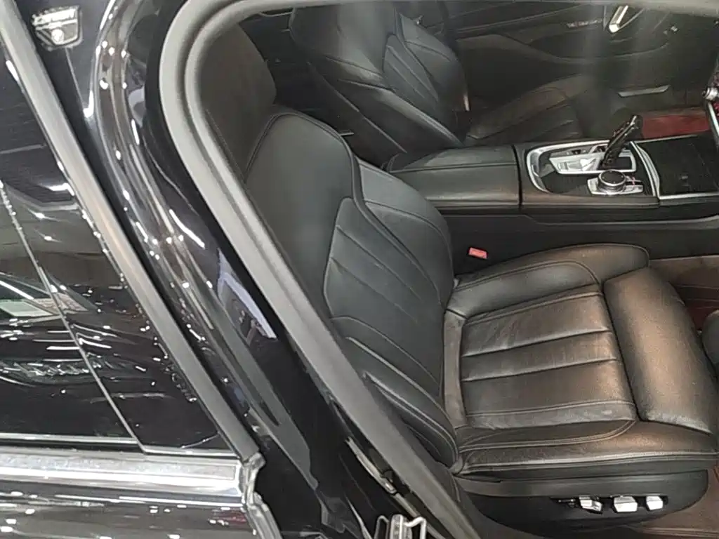 BMW 7 Series — миниатюра 25