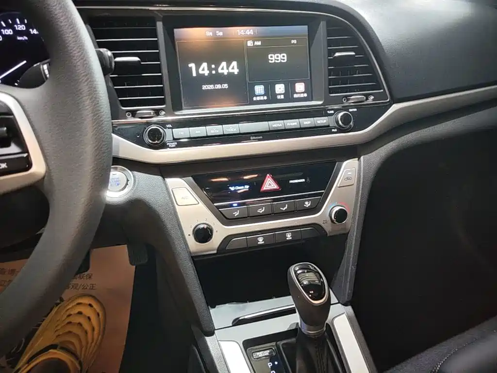 Hyundai Elantra — миниатюра 13
