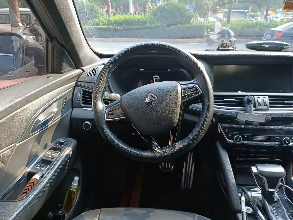 Borgward BX7 — миниатюра 7
