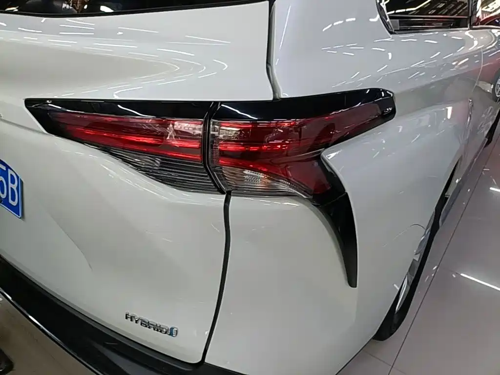 Toyota Granvia — миниатюра 8