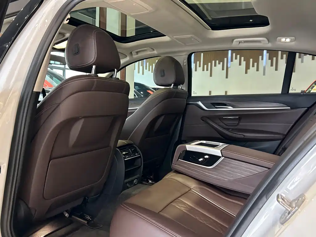 BMW 5 Series — миниатюра 19