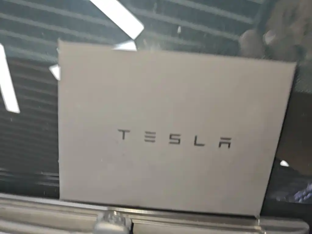 Tesla Model 3 — миниатюра 9