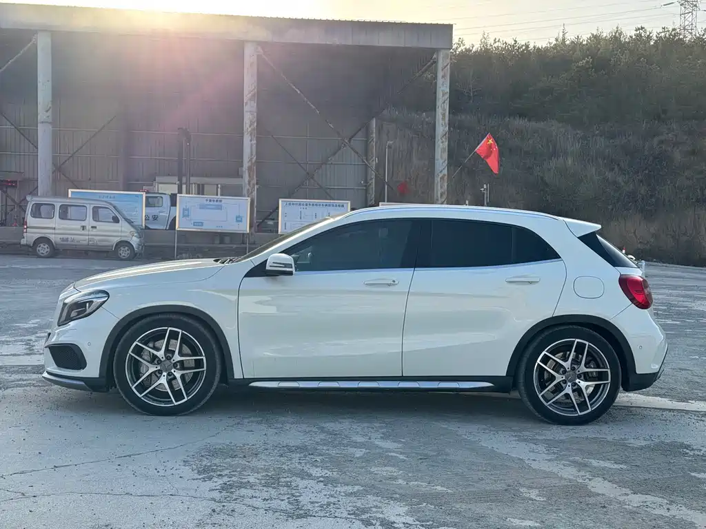 MERCEDES-BENZ GLA AMG