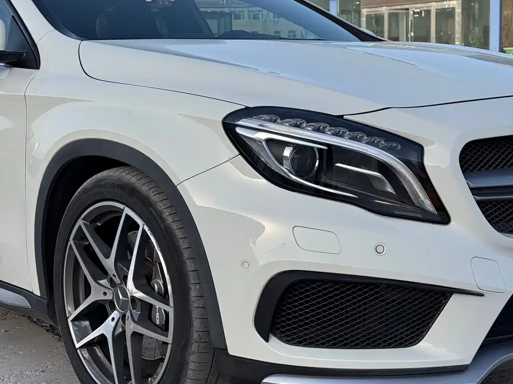 MERCEDES-BENZ GLA AMG