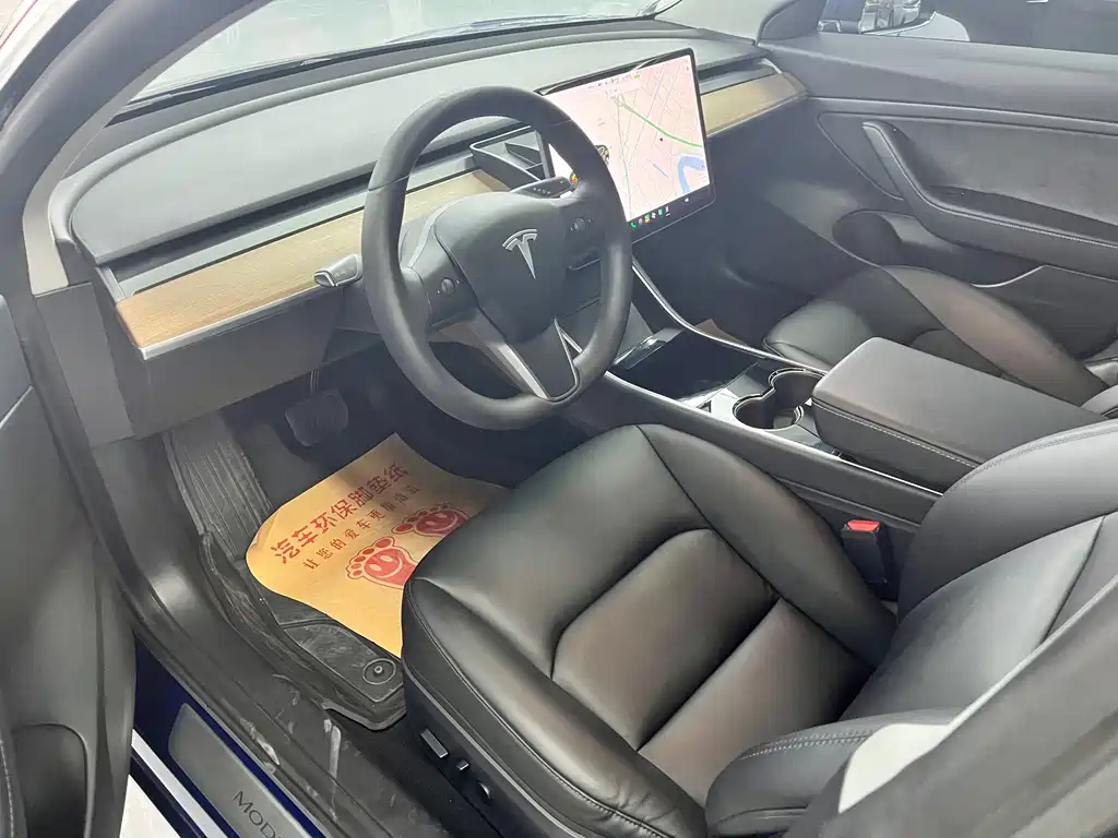 Tesla Model 3 — миниатюра 4