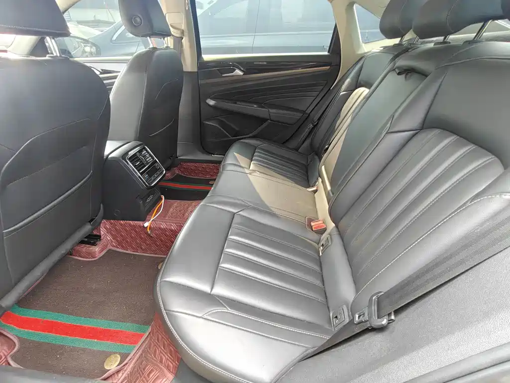 Volkswagen Passat PHEV — миниатюра 9