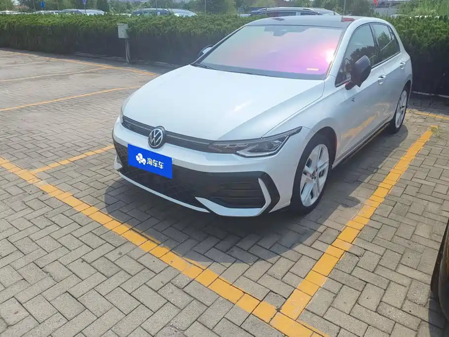 2024 Volkswagen Golf - zdjęcie 1 z 16