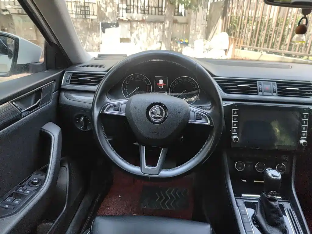 Skoda Superb — миниатюра 6