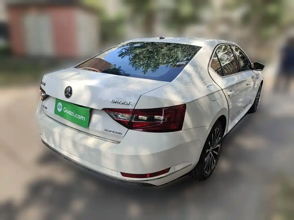 Skoda Superb — миниатюра 4